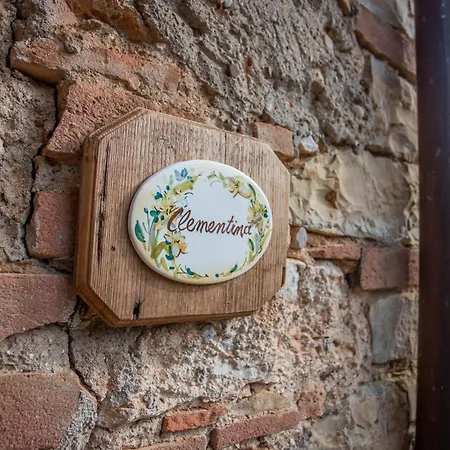 Clementina-agriturismo La Valentina Farm stay *